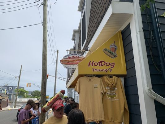 Hot Dog Tommy's by null