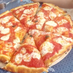 Mascolo Ferrara - La pizza margherita rotonda (la fanno anche più grande!)
