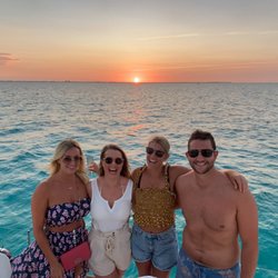 Cayman Yacht Charters - A great opportunity for family photos