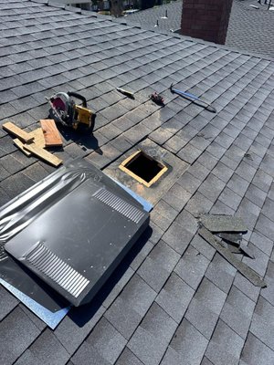 Tecun’s Roofing Logo