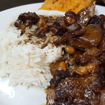 Conch Heaven - Oxtail and white rice - Caribbean Near Me - Miami, Florida