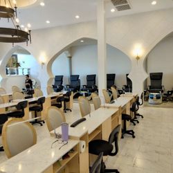 Hyatt Nail Bar - Elegant, spacious and clean
