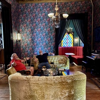 Columns - Bar Lounge - Hotels Near Me - New Orleans, Louisiana