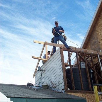 MCK Construction - a man working on a roof - General Contractors Near Me - Springfield, Oregon MCK Construction - a man working on a roof - General Contractors Near Me - Springfield, Oregon