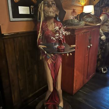 Hooper's Crab House - Wooden statues - Seafood Near Me - Ocean City, Maryland
