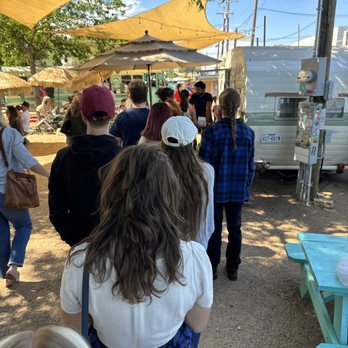 Desnudo Coffee - Very long queue - Coffee Roasteries Near Me - Austin, Texas