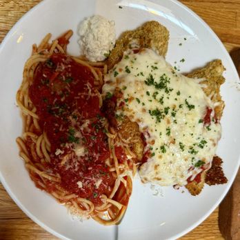 D'Avanzo's - Chicken Parm - Wine Bars Near Me - Goldendale, Washington