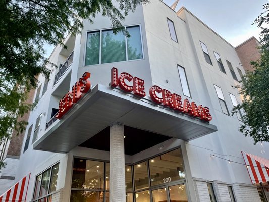 Jeni's Splendid Ice Creams by null