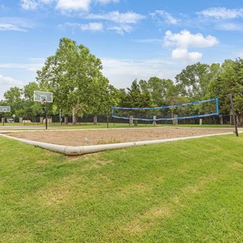 2900 at Norman - Volleyball and Basketball Court - Apartments Near Me - Norman, Oklahoma 2900 at Norman - Volleyball and Basketball Court - Apartments Near Me - Norman, Oklahoma