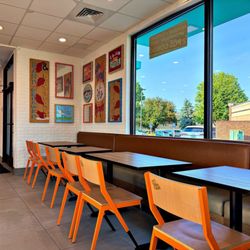 Love that wall art!