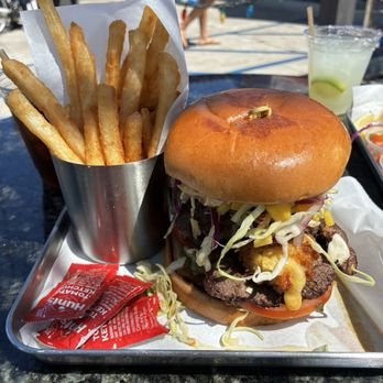 Happy Cat Eats - Wow burger - Burgers Near Me - Santa Barbara, California