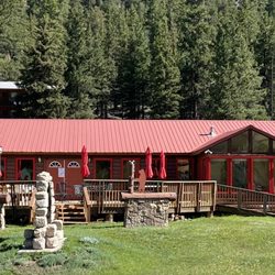 Red Bear Welcome Center - Red Bear Welcome Center and Amber's Food Trailer