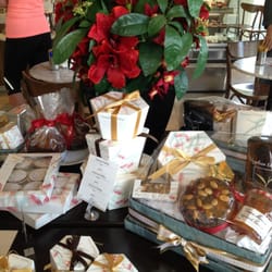 Laurent Bakery - Christmas cakes