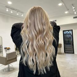 Bonita Salon - Blonding