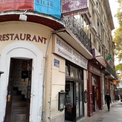 Couscousserie de l'Horloge - L'entrée du restaurant au coin de la rue