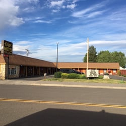 Essex Motel - I don't know where that first photo came from, but this is what this crappy hotel really looks like!