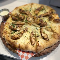 Chicken Alfredo pizza
