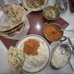 Chicken Makhani, Garlic Naan, Chicken Curry Chicken Makhani, Garlic Naan, Chicken Curry