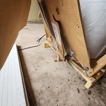 Central Transport - Box damage - Shipping Centers Near Me - Warren, Michigan