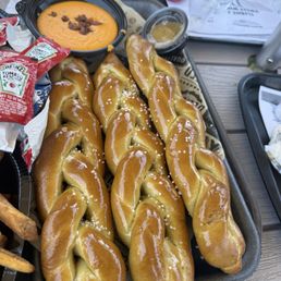 Beer pretzel ! Beer pretzel !
