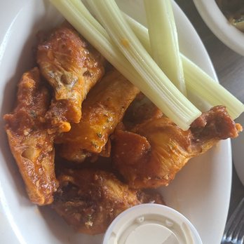 Bogey's at Duck Hollow - a plate of chicken wings and celery - Sports Bars Near Me - Uniontown, Pennsylvania