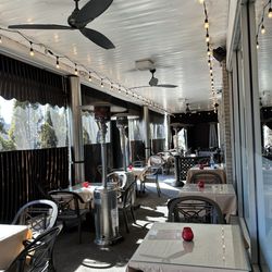 Alfredo's Pizza Cafe - Outside dining