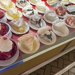 S & S Cafeteria - Homemade desserts