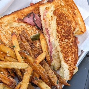 Lola's Street Kitchen - Pastrami Reuben | Instagram: @telephonesmoothie - Food Trucks Near Me - Midway, Utah Lola's Street Kitchen - Pastrami Reuben | Instagram: @telephonesmoothie - Food Trucks Near Me - Midway, Utah