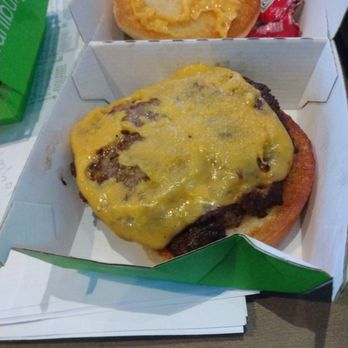 Wahlburgers - Not worth it - American Near Me - Mashantucket, Connecticut