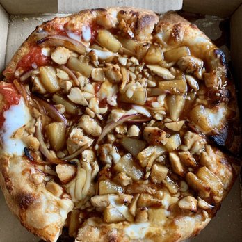 AWSOM Wings - Alhambra - Seseme chicken pizza was wet - Chicken Wings Near Me - Alhambra, California
