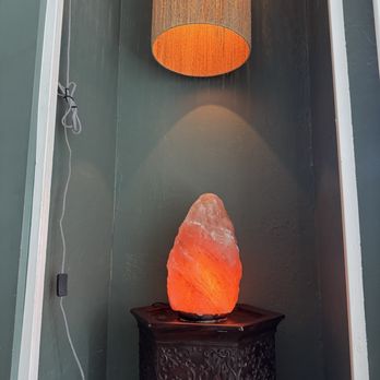 Almonte Spa - Salt lamp in massage room - Massage Near Me - Mill Valley, California Almonte Spa - Salt lamp in massage room - Massage Near Me - Mill Valley, California