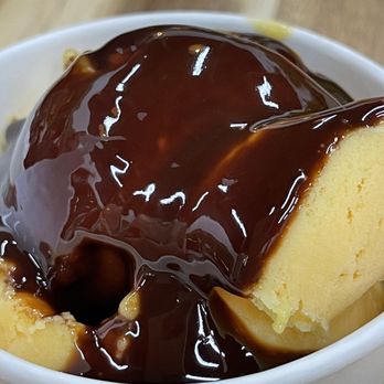 Paradise M.x - Mango ice cream with chocolate sauce - Ice Cream & Frozen Yogurt Near Me - INDIANAPOLIS, Indiana