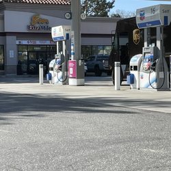 Chevron - Chevron Gas Station that is disrespectful to UPS TEAMSTERS and haS overpriced fuel!!
