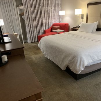 Hampton Inn Toledo-South/Maumee - King bedroom. - Hotels Near Me - Maumee, Ohio
