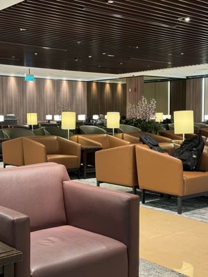 SilverKris Lounge - Terminal 3 by null