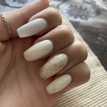 Jo Nails 2 - nails were really sticky and smelled really bad even after I came home.. notice the lint stuck on the pinky and the yellow tint - Nail Salons Near Me - Manteca, California