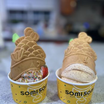 Somisomi - Left: Nutella filling with dulce de leche and cookies n cream swirl. Right: custard filling with Dulce de leche - Desserts Near Me - San Jose, California Somisomi - Left: Nutella filling with dulce de leche and cookies n cream swirl. Right: custard filling with Dulce de leche - Desserts Near Me - San Jose, California