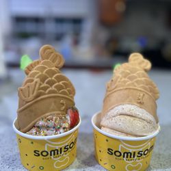 Somisomi - Left: Nutella filling with dulce de leche and cookies n cream swirl. Right: custard filling with Dulce de leche