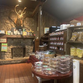 The Apple House - Inside - American Near Me - Linden, Virginia