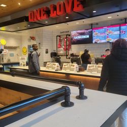 Raising Cane's Chicken Fingers - Order counter