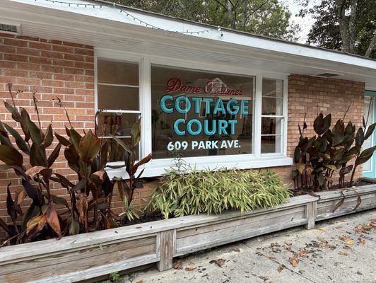 Dame Fortune's Cottage Court by null