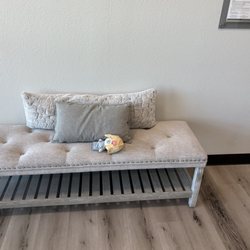 Arizona Diagnostic Radiology - Ahwatukee - Waiting room comfy chair with pillows