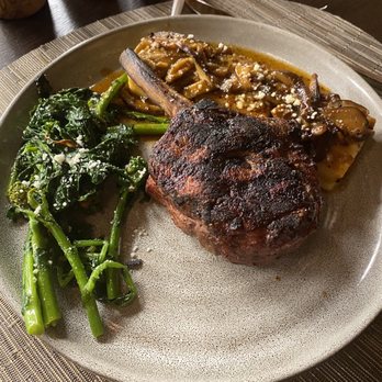 Il Nido - Veal chop incredible - Desserts Near Me - Marlboro, New Jersey