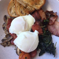 Ludo - Ludo breakfast