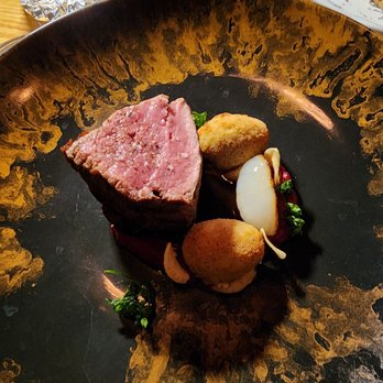 Le Clan - Veal tenderloin with potato/mushroom croquettes and beet puree - French Near Me - Quebec City, Quebec Le Clan - Veal tenderloin with potato/mushroom croquettes and beet puree - French Near Me - Quebec City, Quebec
