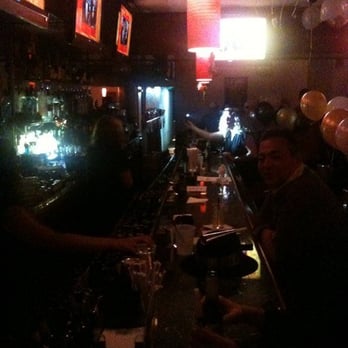 Dewey's Tavern - New Years Eve - Pubs Near Me - Miami Beach, Florida