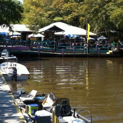 Huck's Cove - The outside seating area has a cool vibe-relaxing and scenic