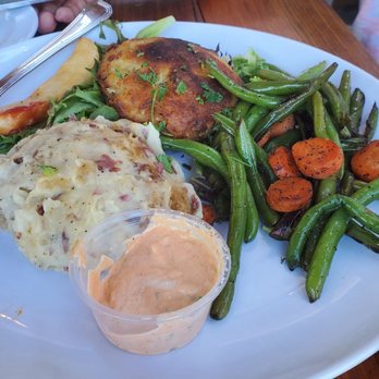 Pier 16 - Bluecrab cake dinner - Cocktail Bars Near Me - Tybee Island, Georgia Pier 16 - Bluecrab cake dinner - Cocktail Bars Near Me - Tybee Island, Georgia