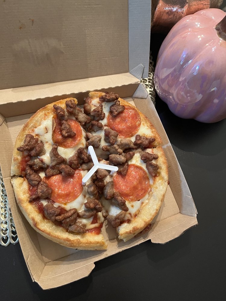 PIZZA HUT Updated October 2024 12 Photos & 44 Reviews 2851
