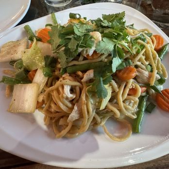 Red 88 - Willows - Chow mein - Asian Fusion Near Me - Willows, California